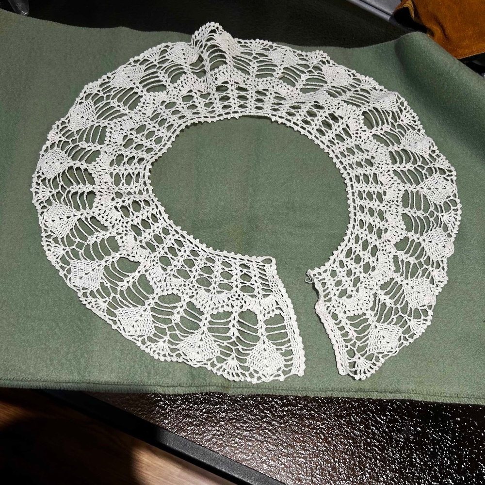 LACE COLLAR, HANDMADE, WHITE, FULL COLLAR COVERS FRONT AND BACK OF NECK, ONE SIZ